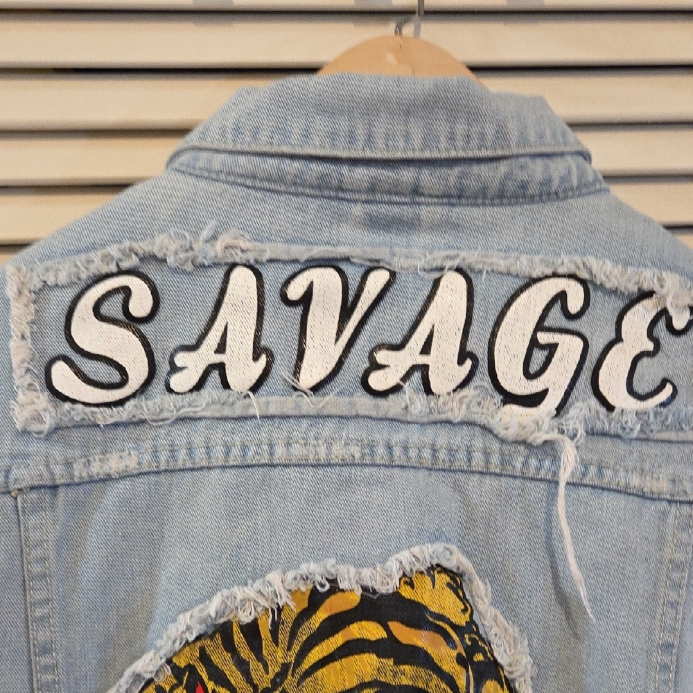 American Bazi Light Blue Denim Jacket with Text Details - Picture 8 of 8
